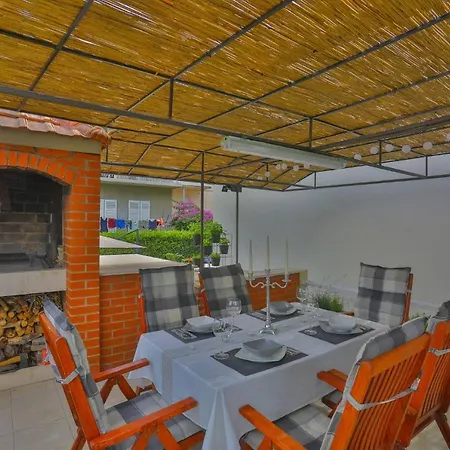 Spacious Luxury In Vibrass فيلة