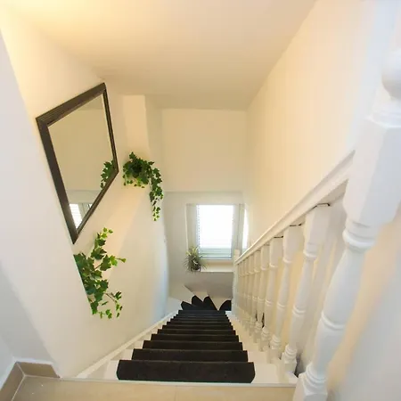 Spacious Luxury In Vibrass سبليت