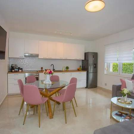 Spacious Luxury In Vibrass سبليت