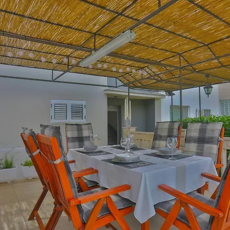 Spacious Luxury In Vibrass سبليت