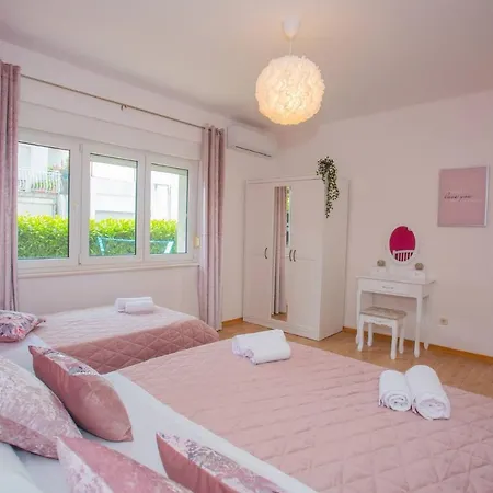 فيلة Spacious Luxury In Vibrass سبليت