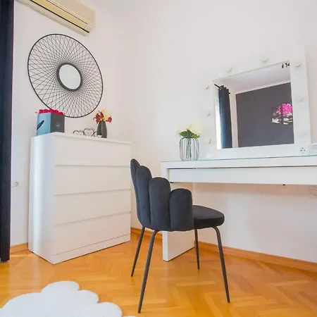 Spacious Luxury In Vibrass فيلة سبليت