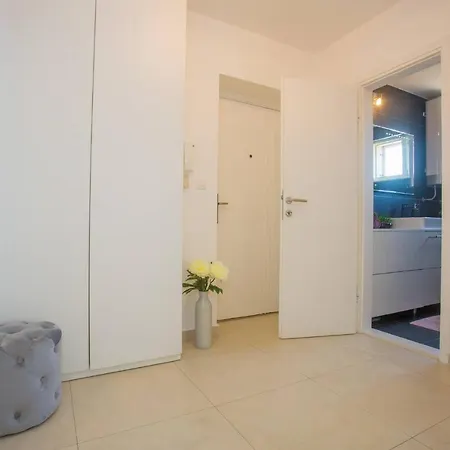 Spacious Luxury In Vibrass فيلة *
