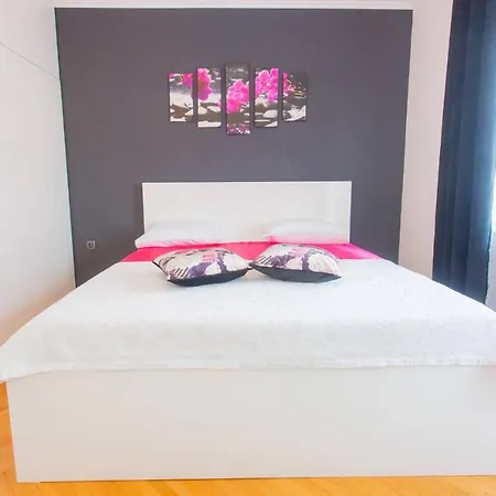 Spacious Luxury In Vibrass فيلة سبليت