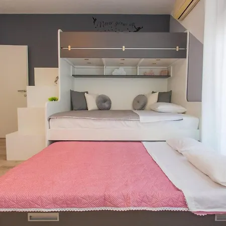 Spacious Luxury In Vibrass فيلة سبليت