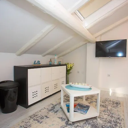 Spacious Luxury In Vibrass فيلة